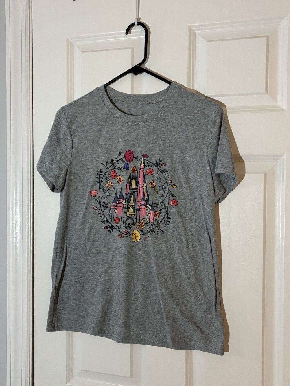 Women’s Medium Walt Disney World Castle Clipart Shirt Cinderella princess Medium